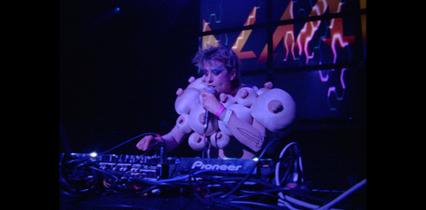 Peaches goes bananas