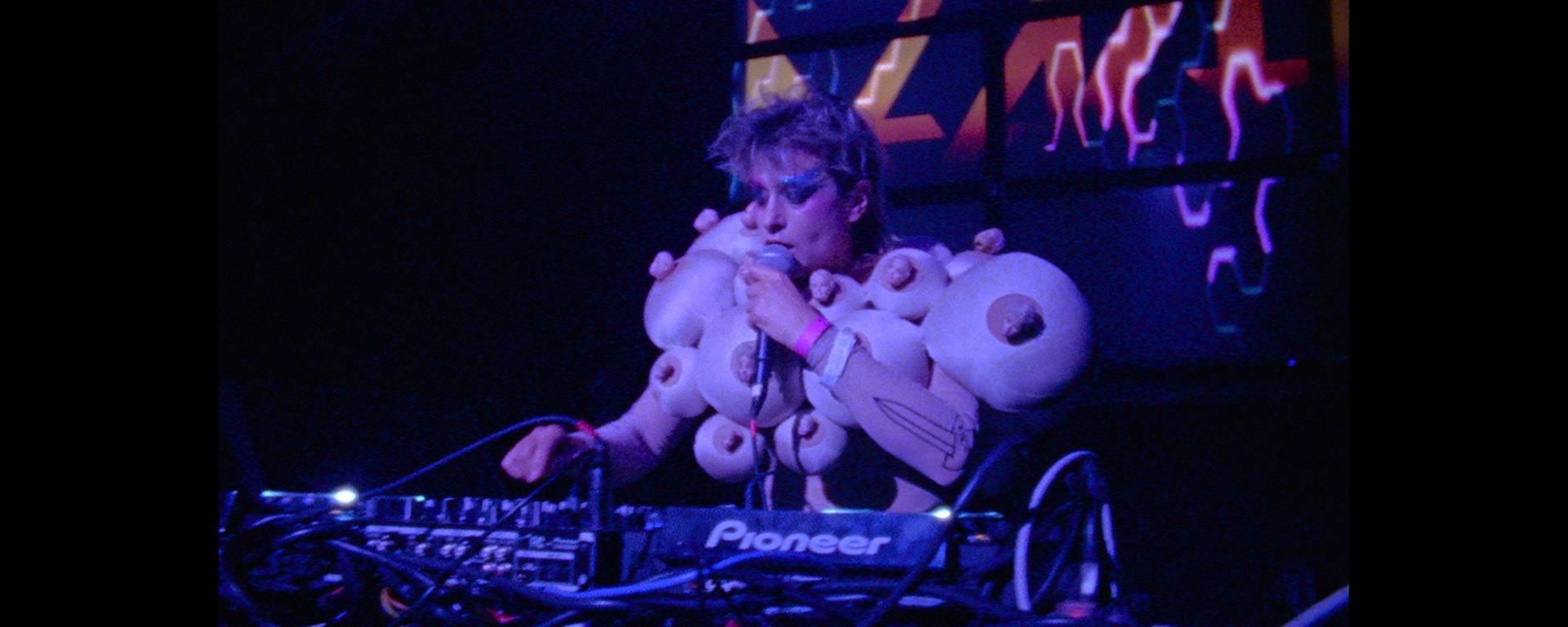 Peaches goes bananas